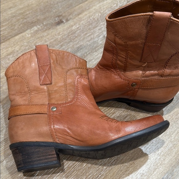 Franco Sarto Size 6M Tan Ankle Boots Western Style Leather Upper - Picture 7 of 15